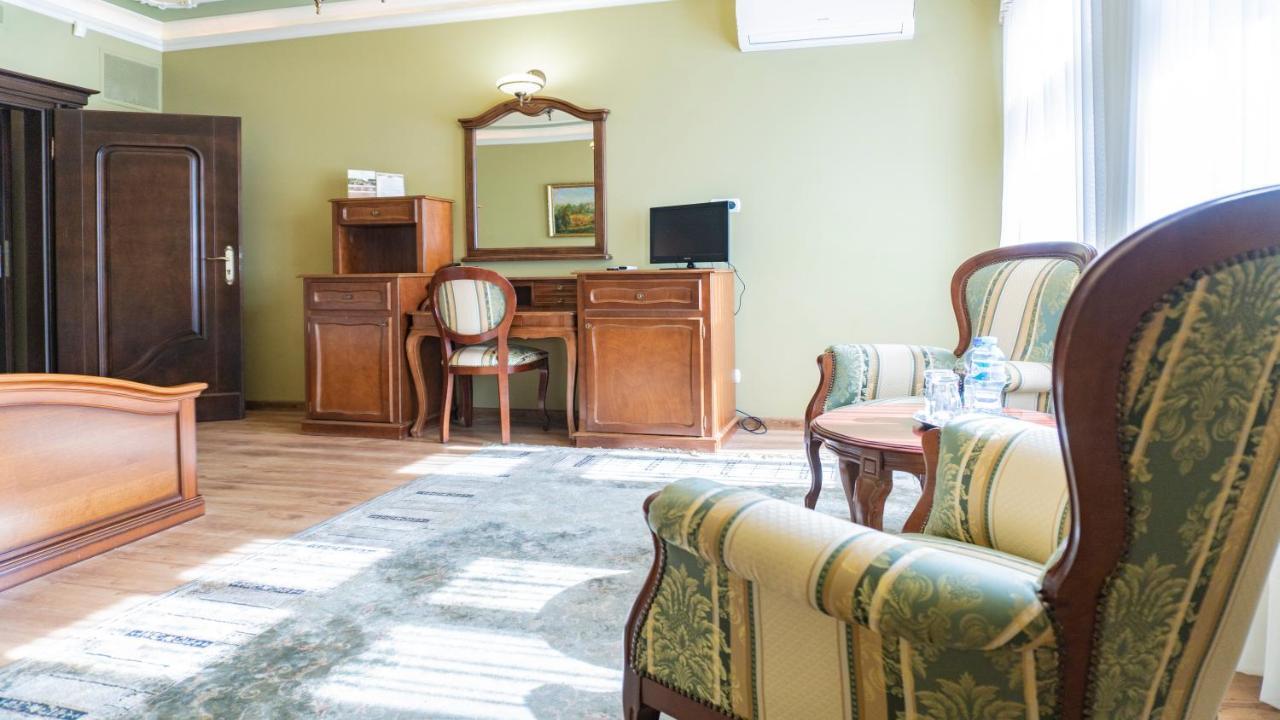 Hotel "Dworek Lesniczowka" โวดิสลาฟ ชลอสกี ภายนอก รูปภาพ