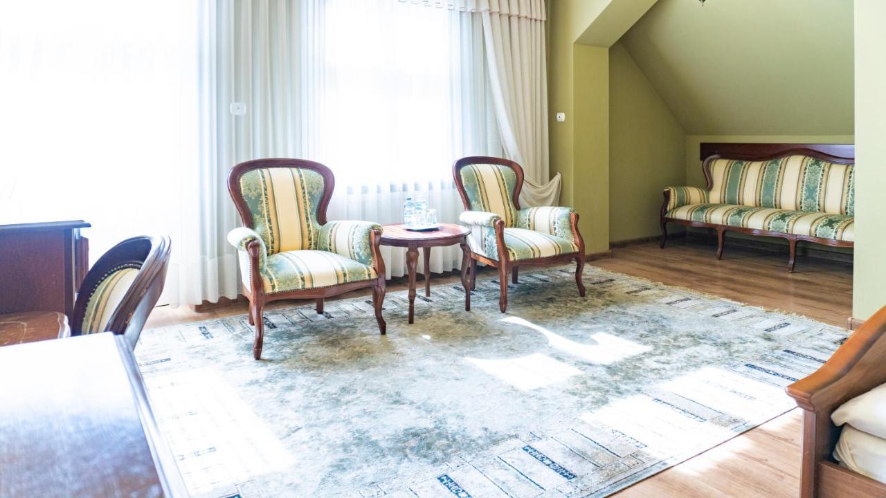 Hotel "Dworek Lesniczowka" โวดิสลาฟ ชลอสกี ภายนอก รูปภาพ