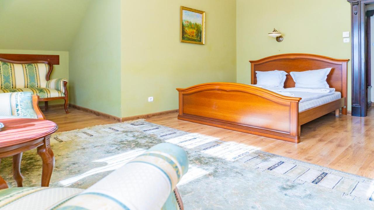 Hotel "Dworek Lesniczowka" โวดิสลาฟ ชลอสกี ภายนอก รูปภาพ