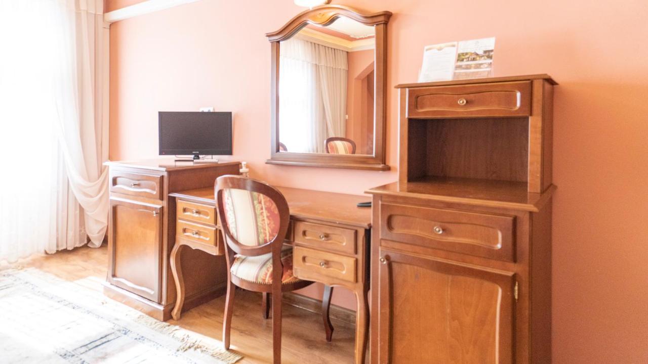 Hotel "Dworek Lesniczowka" โวดิสลาฟ ชลอสกี ภายนอก รูปภาพ
