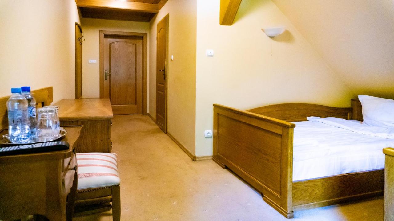 Hotel "Dworek Lesniczowka" โวดิสลาฟ ชลอสกี ภายนอก รูปภาพ