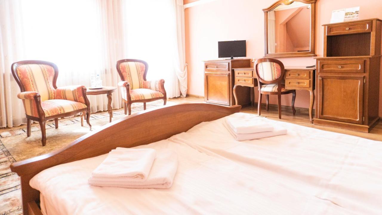 Hotel "Dworek Lesniczowka" โวดิสลาฟ ชลอสกี ภายนอก รูปภาพ