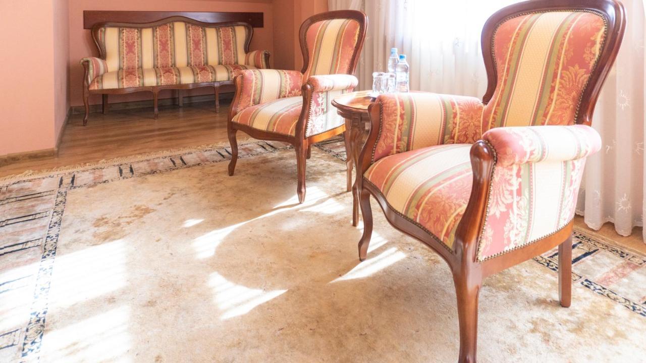 Hotel "Dworek Lesniczowka" โวดิสลาฟ ชลอสกี ภายนอก รูปภาพ