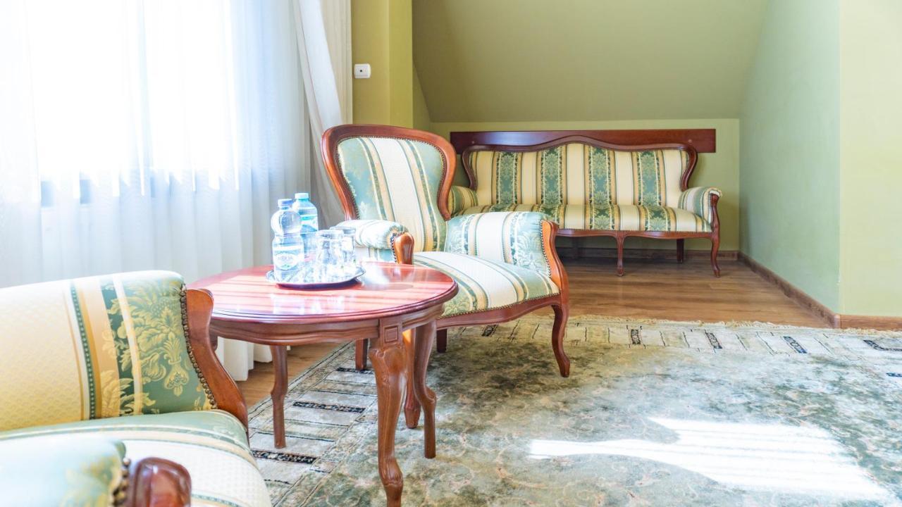Hotel "Dworek Lesniczowka" โวดิสลาฟ ชลอสกี ภายนอก รูปภาพ