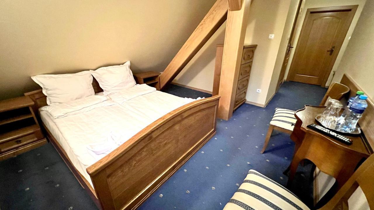 Hotel "Dworek Lesniczowka" โวดิสลาฟ ชลอสกี ภายนอก รูปภาพ