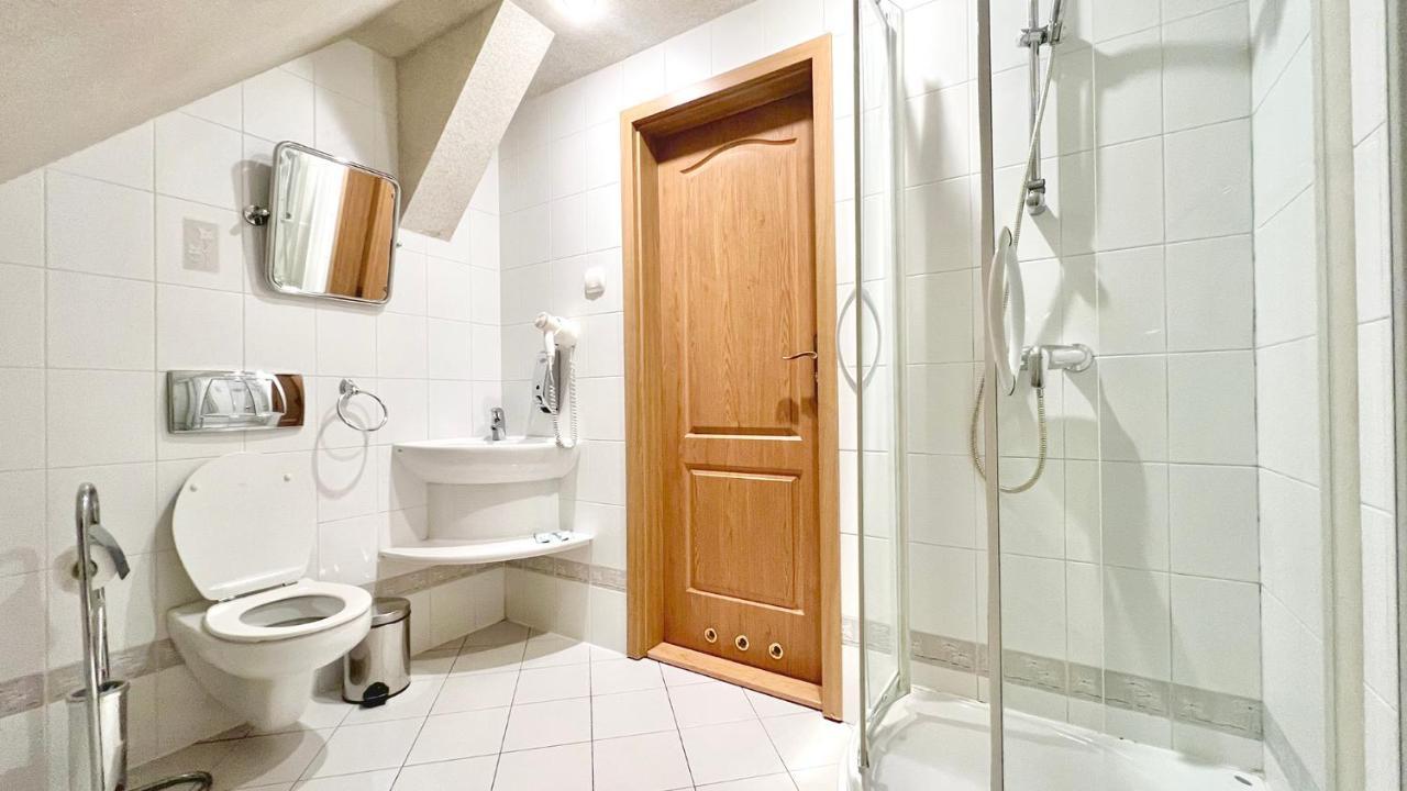 Hotel "Dworek Lesniczowka" โวดิสลาฟ ชลอสกี ภายนอก รูปภาพ